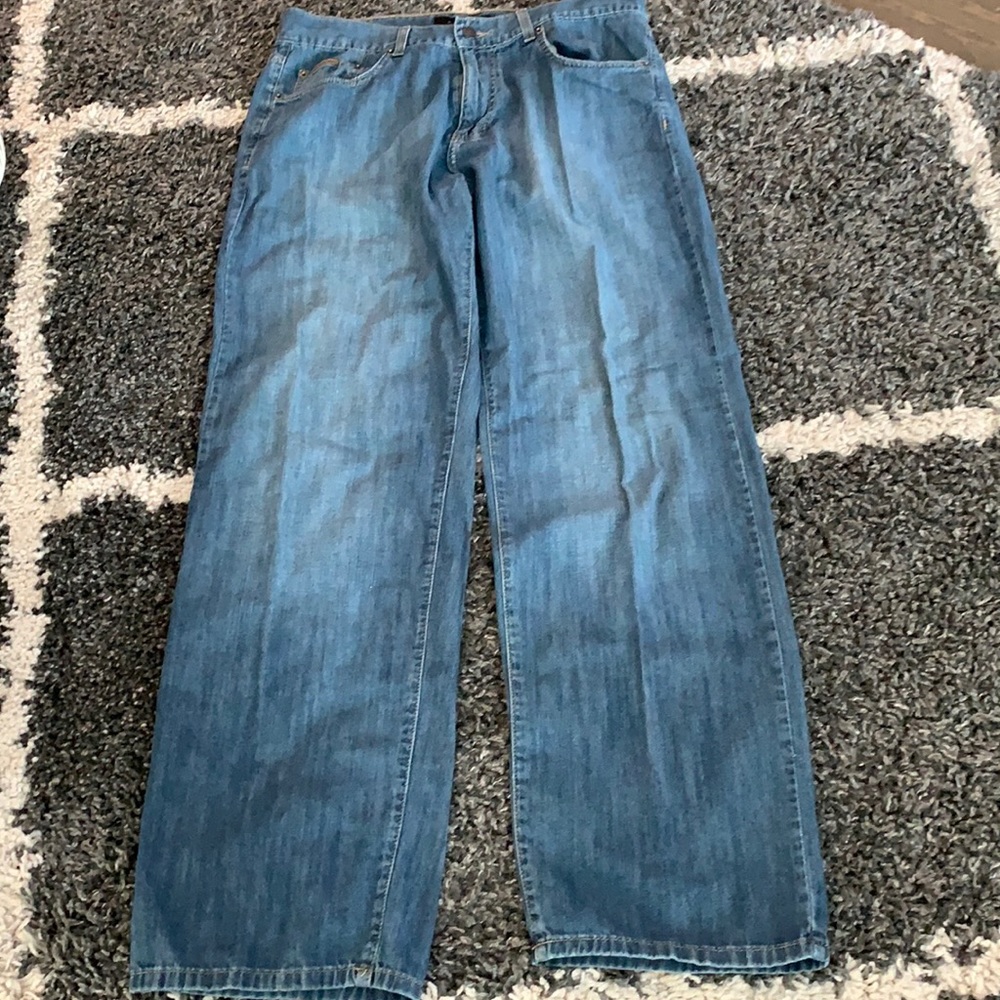 34 x 32 Calvin Klein Jeans soft 100% cotton (light wash, relaxed straight leg)